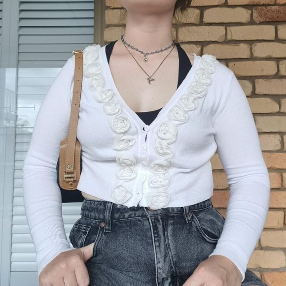 Womens Vintage Y2K White Knit 3D Floral Design Button Up Crop Cardigan Fit 10-1